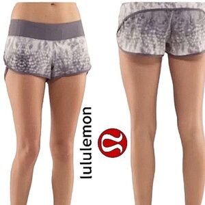 Lululemon Speed Short Snowy Owl Size 4